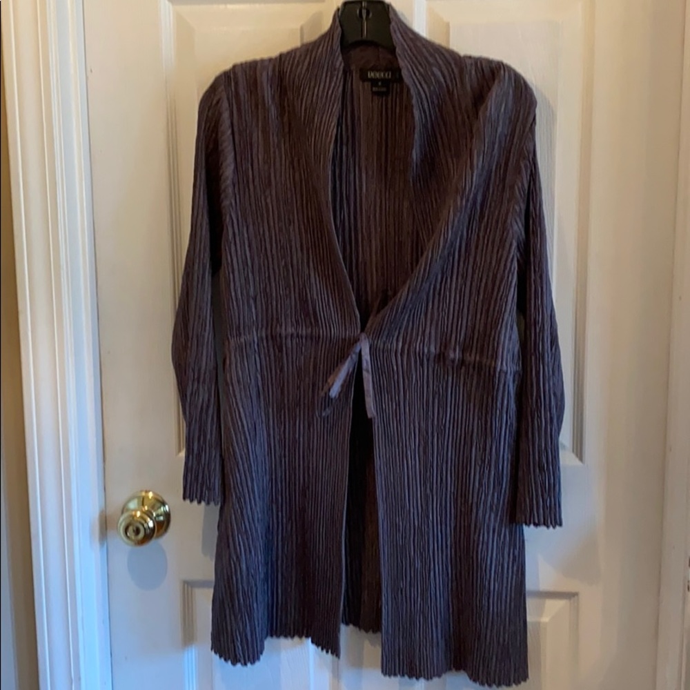 Veeca women’s Medium gray tie front jacket